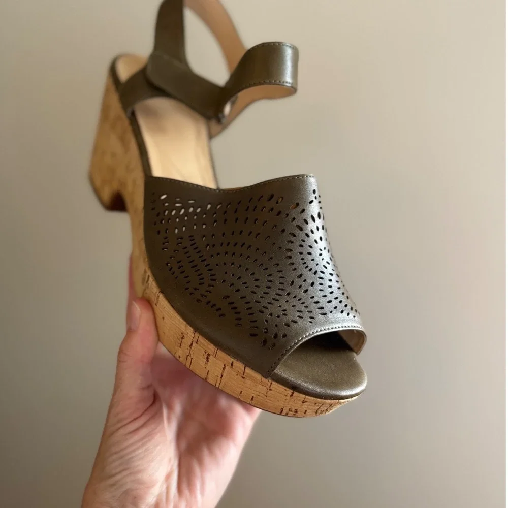 Clarks Maritsa Nila Wedge Women's Sandals Khaki Leather Platform Heels Size 9 - Picture 1 of 10